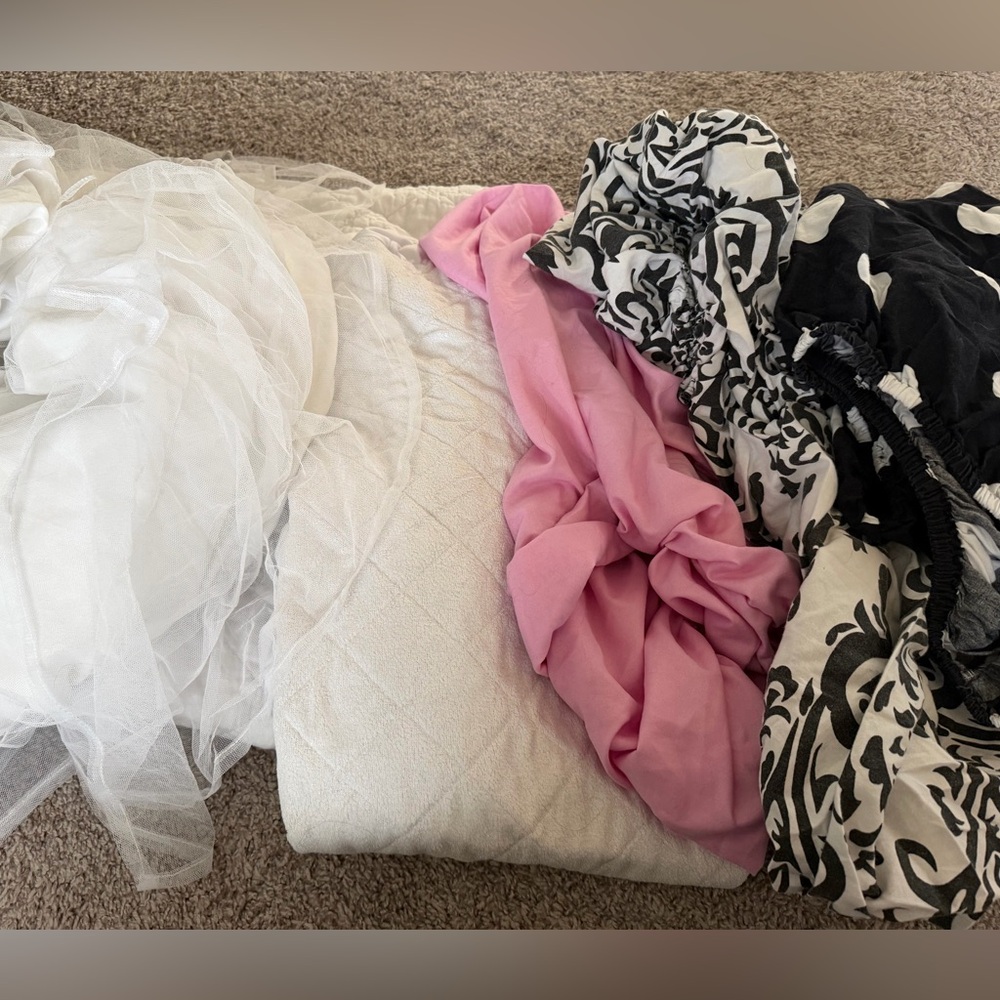 Baby Girl 3 Crib Sheets and 2 Mattress Protectors 28”x52”